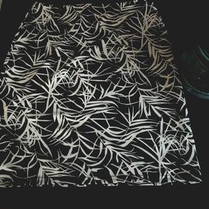 Black/Beige knee length free flowing Skirt